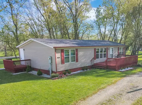 Exterior - 4011 Walnut Rd, Hebron, OH 43025 photo 2 of 9