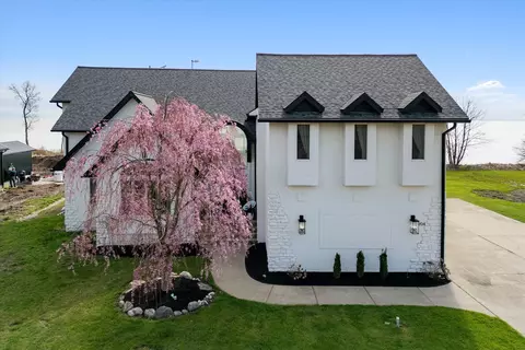 204 Mc Gettigan Ln, Kelleys Island, OH 43438