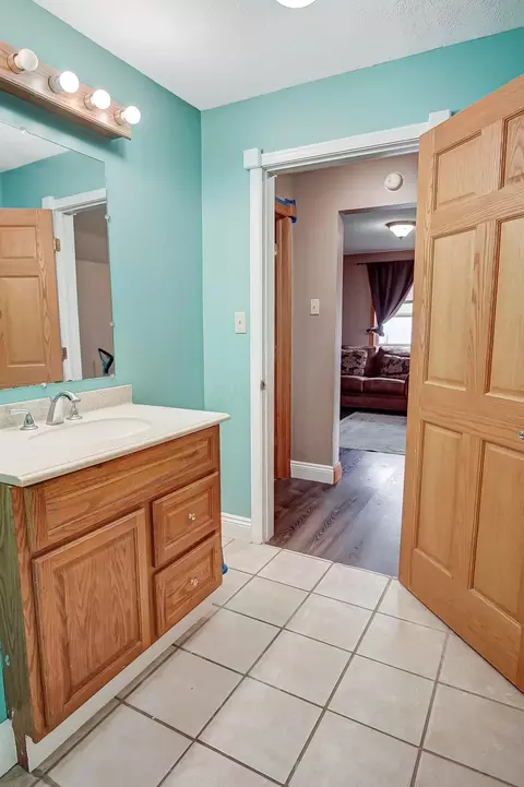 Bath - 428 6th St, Philo, OH 43771 photo 2 of 4