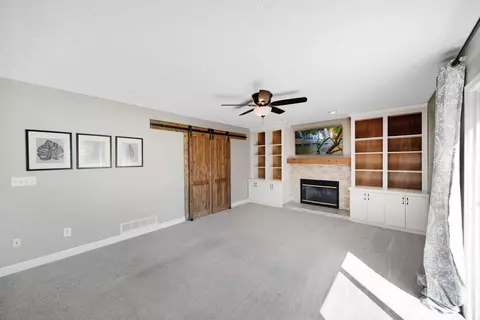 Living - 6121 Brigids Close Dr, Dublin, OH 43017 photo 4 of 4