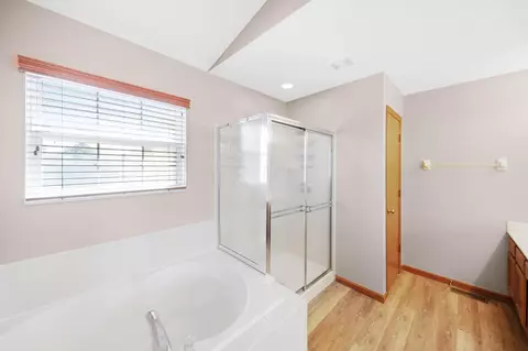 Bath - 6121 Brigids Close Dr, Dublin, OH 43017 photo 3 of 4
