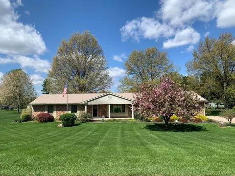 303 Orchard View Dr NE, Lancaster, OH 43130