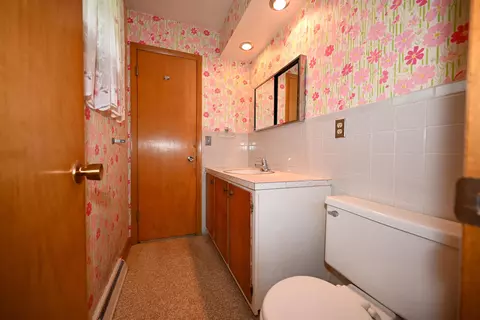 Bath - 1220 Arbor Ln, Marion, OH 43302 photo 3 of 5