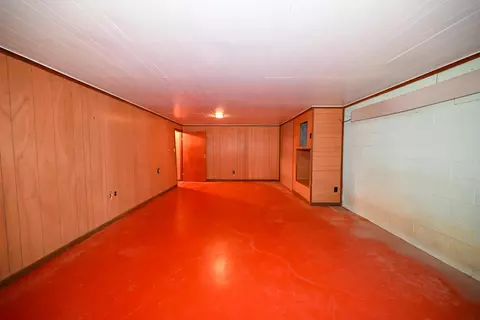 Living - 1220 Arbor Ln, Marion, OH 43302 photo 4 of 4