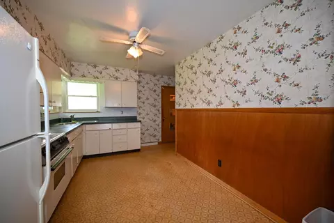 Kitchen - 1220 Arbor Ln, Marion, OH 43302 photo 1 of 4