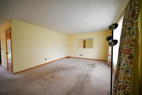 Living - 1220 Arbor Ln, Marion, OH 43302 photo 1 of 4