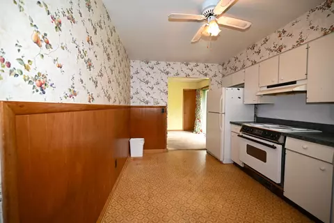 Kitchen - 1220 Arbor Ln, Marion, OH 43302 photo 4 of 4