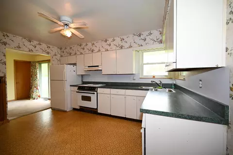 Kitchen - 1220 Arbor Ln, Marion, OH 43302 photo 3 of 4