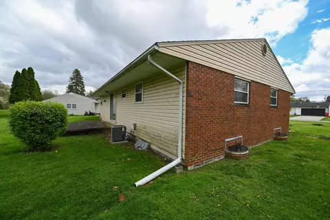 Exterior - 1220 Arbor Ln, Marion, OH 43302 photo 11 of 22