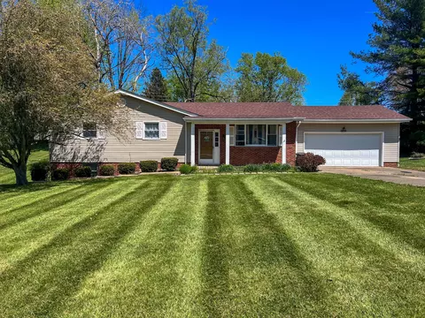 2090 Lucille Dr NE, Lancaster, OH 43130