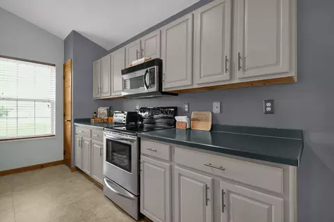 Kitchen - 508 Sycamore Ct, Marion, OH 43302 photo 2 of 3