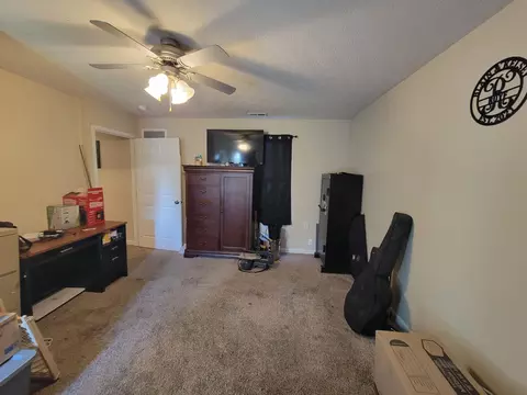 Bedroom - 614 S Scioto St, Circleville, OH 43113 photo 1 of 5