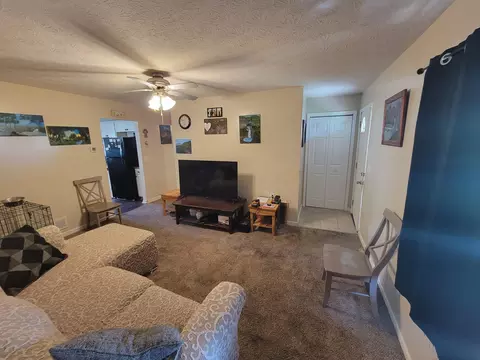 Living - 614 S Scioto St, Circleville, OH 43113 photo 1 of 4
