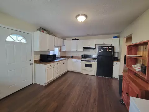 Kitchen - 614 S Scioto St, Circleville, OH 43113 photo 1 of 1