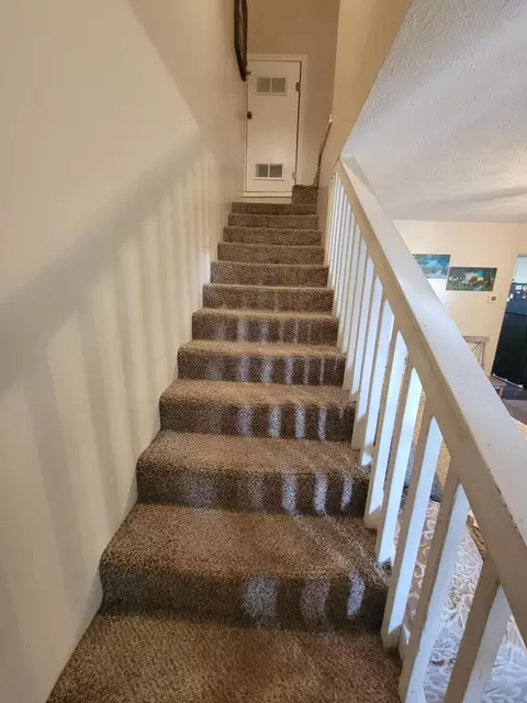 Entry Way - 614 S Scioto St, Circleville, OH 43113 photo 1 of 2