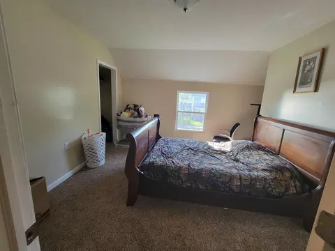 Bedroom - 614 S Scioto St, Circleville, OH 43113 photo 4 of 5
