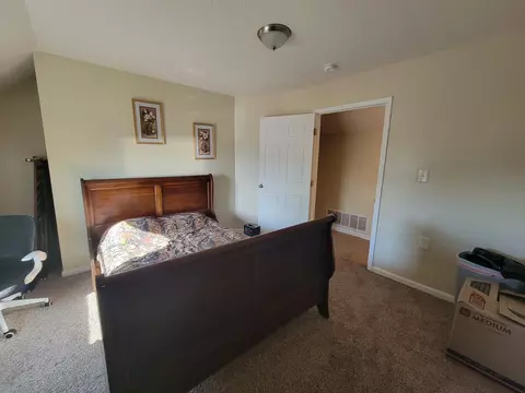 Bedroom - 614 S Scioto St, Circleville, OH 43113 photo 5 of 5