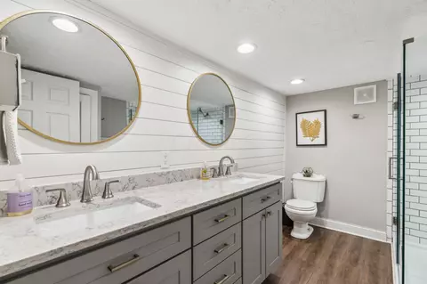 Bath - 352 E Mithoff St, Columbus, OH 43206 photo 4 of 4