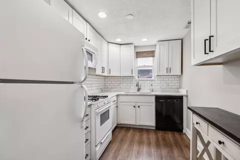 Kitchen - 352 E Mithoff St, Columbus, OH 43206 photo 2 of 4