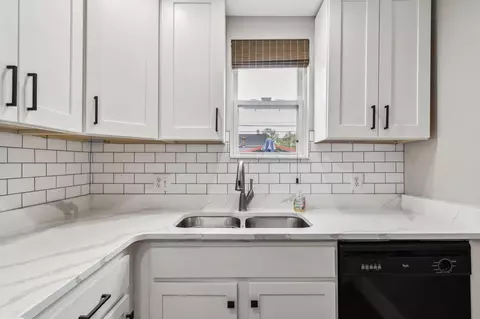 Kitchen - 352 E Mithoff St, Columbus, OH 43206 photo 1 of 4