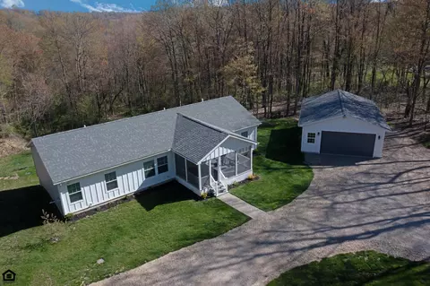 12844 Pleasant Valley Rd, Utica, OH 43080