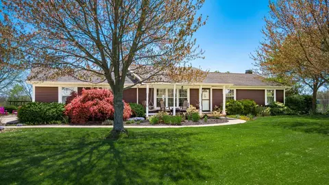 2306 Wesley Chapel Rd, Zanesville, OH 43701