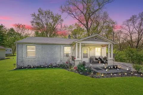 899 Hart Rd, Columbus, OH 43223