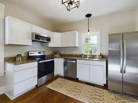 Kitchen - 658 E Chestnut St, Lancaster, OH 43130 photo 2 of 4