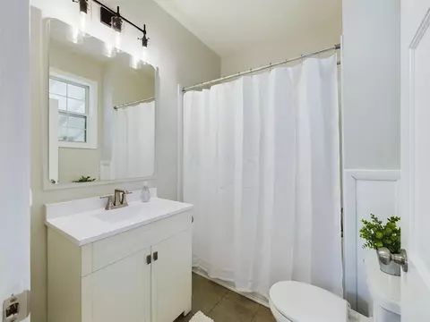 Bath - 658 E Chestnut St, Lancaster, OH 43130 photo 1 of 2
