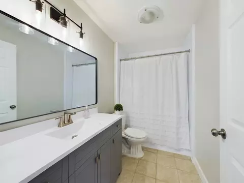 Bath - 658 E Chestnut St, Lancaster, OH 43130 photo 2 of 2