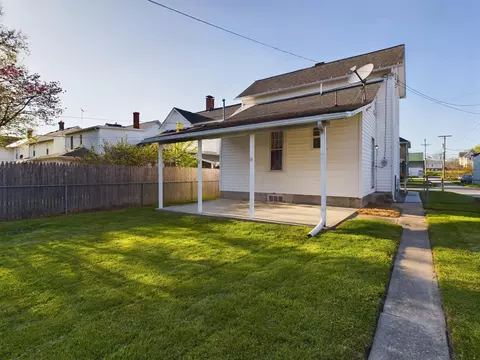 Exterior - 658 E Chestnut St, Lancaster, OH 43130 photo 2 of 4