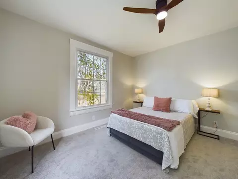 Bedroom - 658 E Chestnut St, Lancaster, OH 43130 photo 4 of 8