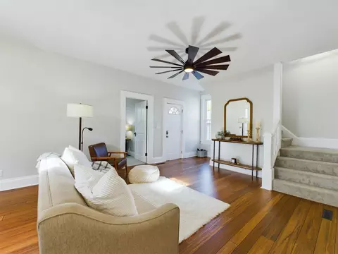 Living - 658 E Chestnut St, Lancaster, OH 43130 photo 2 of 3