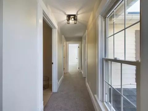 Entry Way - 658 E Chestnut St, Lancaster, OH 43130 photo 1 of 2