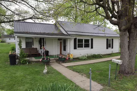 8 Mcdowell St, Bloomingburg, OH 43106
