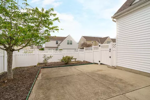 Exterior - 1073 Eberton Ave, Blacklick, OH 43004 photo 4 of 7