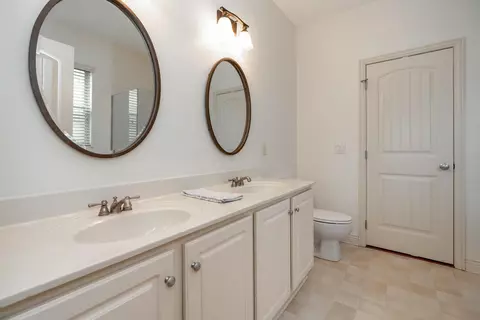 Bath - 1073 Eberton Ave, Blacklick, OH 43004 photo 2 of 4
