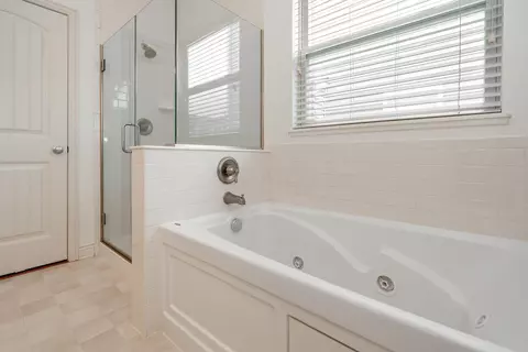 Bath - 1073 Eberton Ave, Blacklick, OH 43004 photo 3 of 4
