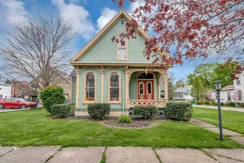 407 E Chestnut St, Mount Vernon, OH 43050