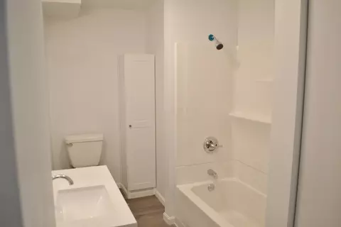 Bath - 2782 Arthur Rd, Springfield, OH 45502 photo 2 of 2