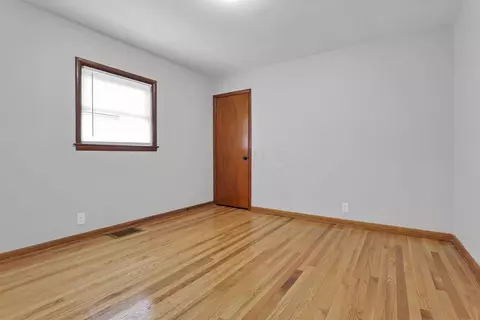 Bedroom - 1424 E Main St, Lancaster, OH 43130 photo 3 of 3