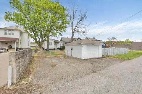 Exterior - 1424 E Main St, Lancaster, OH 43130 photo 6 of 10
