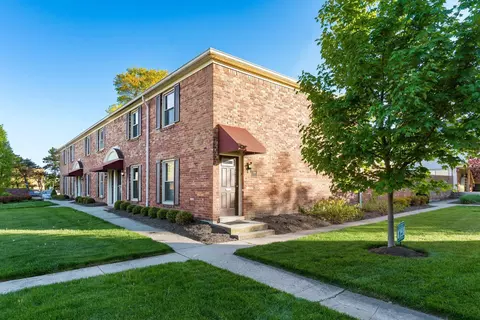 984 Chatham Ln #F, Columbus, OH 43221