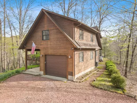1965 Coyote Ct, Sugar Grove, OH 43155