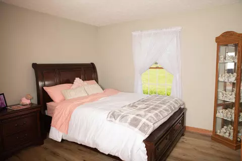 Bedroom - 8857 Ringgold Fairfield Rd, Circleville, OH 43113 photo 2 of 3