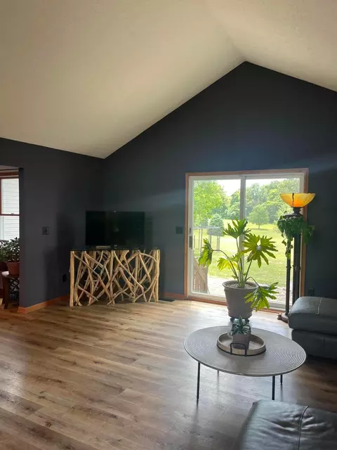 Living - 8857 Ringgold Fairfield Rd, Circleville, OH 43113 photo 2 of 2