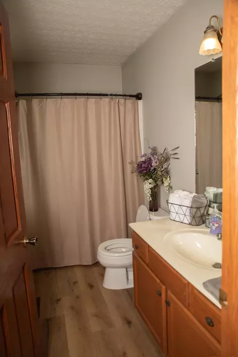 Bath - 8857 Ringgold Fairfield Rd, Circleville, OH 43113 photo 2 of 4