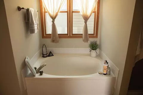 Bath - 8857 Ringgold Fairfield Rd, Circleville, OH 43113 photo 1 of 4