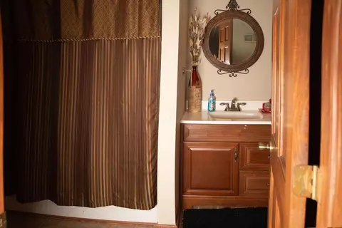 Bath - 8857 Ringgold Fairfield Rd, Circleville, OH 43113 photo 4 of 4