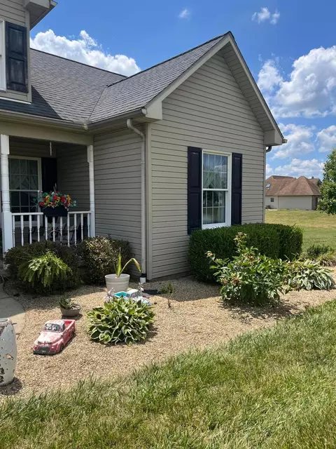 Exterior - 8857 Ringgold Fairfield Rd, Circleville, OH 43113 photo 8 of 11